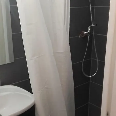 Apartment Centre *